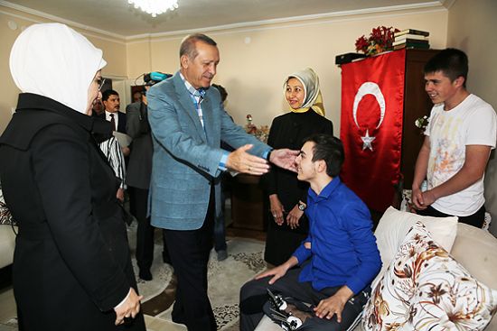 Cumhurbaşkanı Erdoğan’dan şehit yakını ve gazilere ziyaret